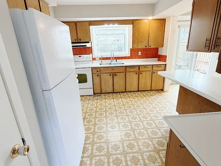 711 Algoma Ave #UPPER LEVEL — Photo 8
