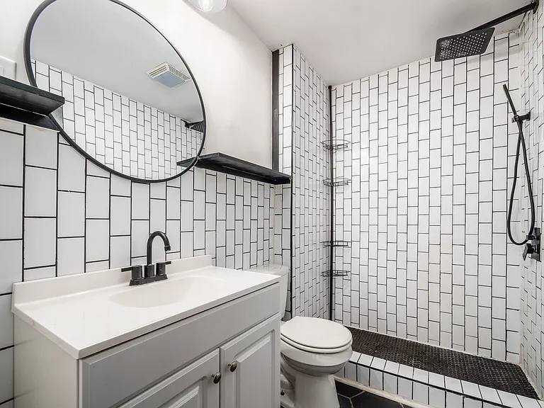 662 E Whittier St #662 — Photo 21
