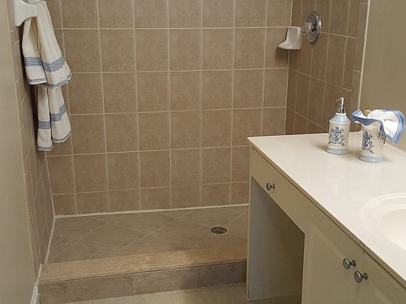 5th image of 519 E Sheridan St APT 105
