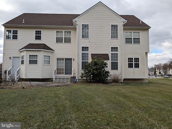 3rd image of 221 Margaux Cir