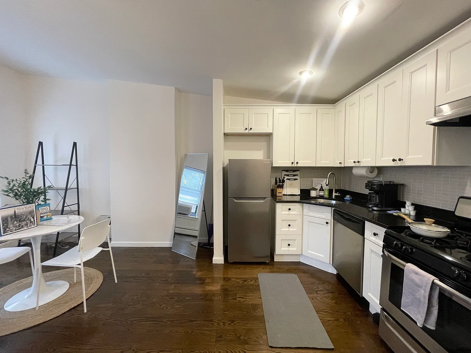1 bed, 570 sqft, $5,000 — Photo 2