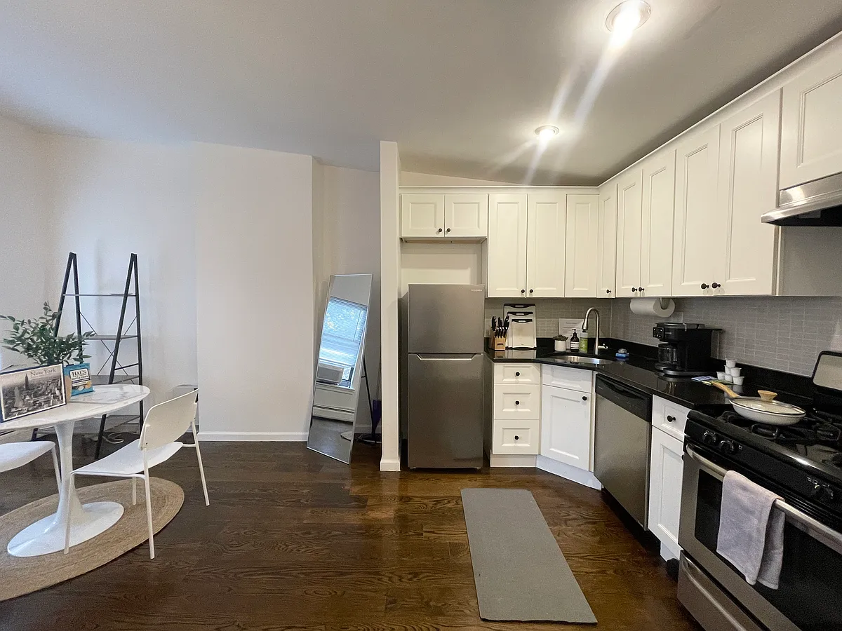 Photo 2 of 19 - 134 Wayne St #3 - Jersey City, NJ Building Photo - 134 Wayne St #3