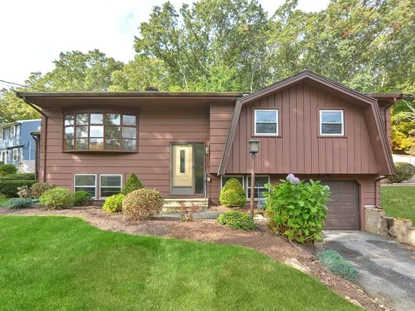 2 Saddleback Hill Rd, Bellingham, MA 02019