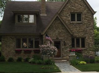 4811 N Oakland Ave, Whitefish Bay, WI 53217