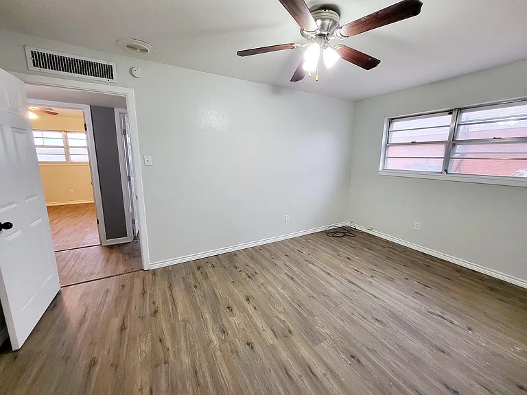 3505 Houston Ave — Photo 31