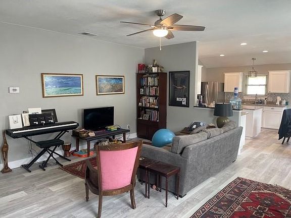 3rd image of 15432 Barataria Dr
