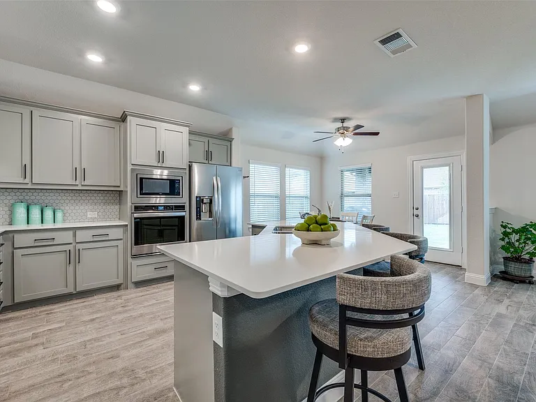 2937 Log Cabin Dr — Photo 10