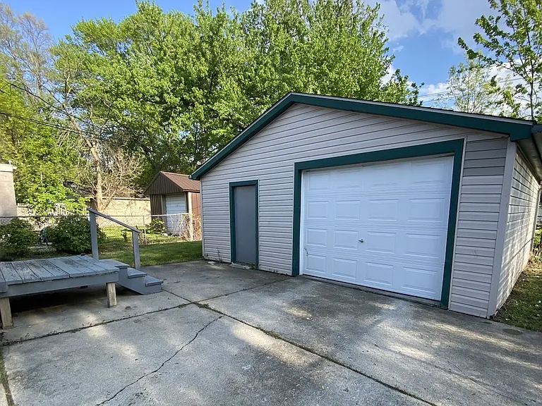 11076 Hudson Ave — Photo 14