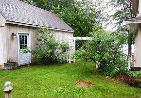 Lovely arbor to water front.
