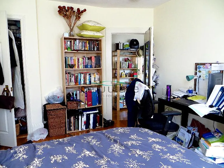 32 Queensberry St #15 — Photo 11