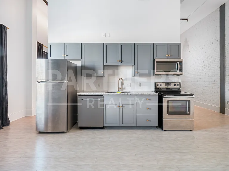28 Monroe St #404 — Photo 4