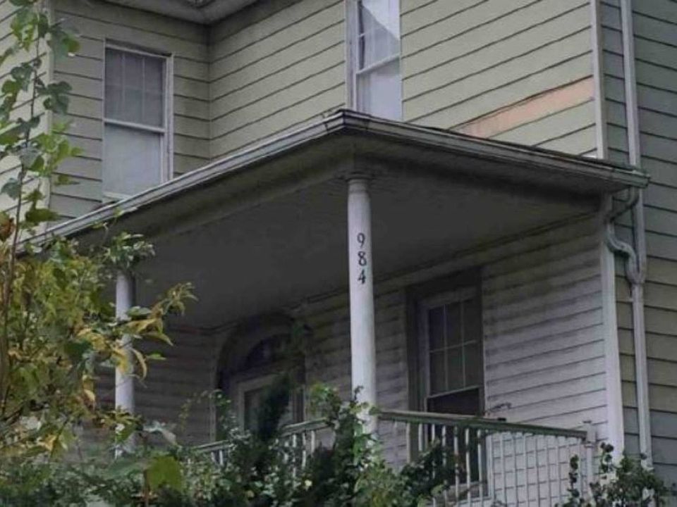 2nd image of 984 Castleton Ave