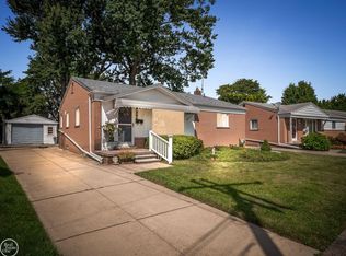 8213 Roselawn St, Westland, MI 48185