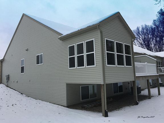 3rd image of 2906 Woodridge Cir NE