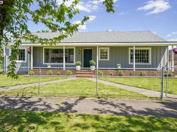 230 S 5th St, Cottage Grove, OR 97424
