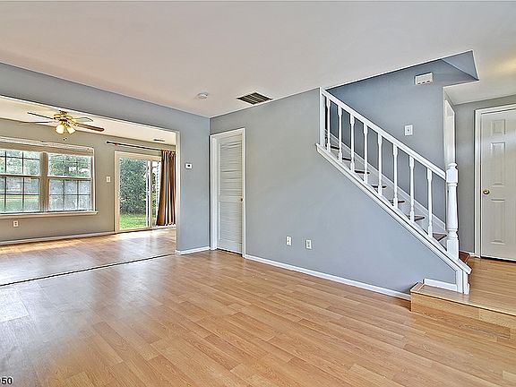 3rd image of 85 Prestbury Ln