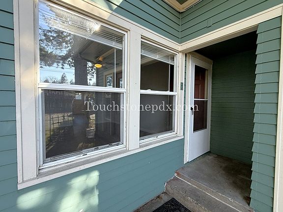 3rd image of 13127 NE Halsey St APT 5