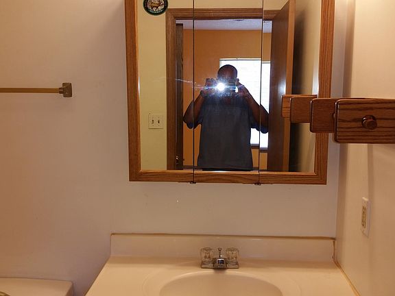 Master bathroom w/tub and shower