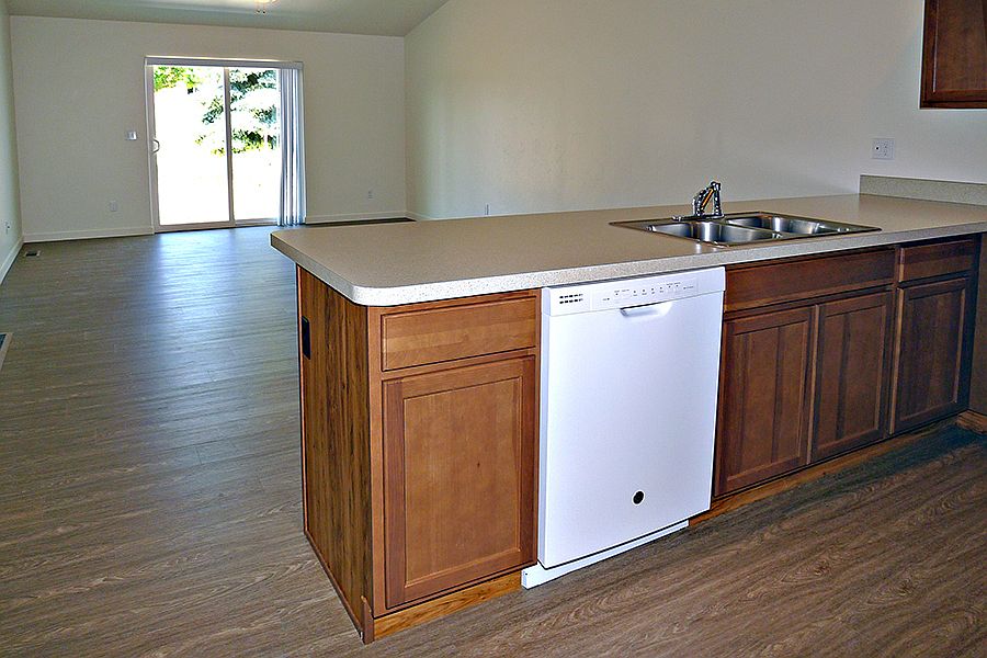 2nd image of 105 Sinopah St