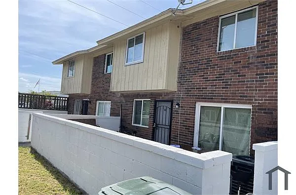Building Photo - 100 Lewis Dr #4D