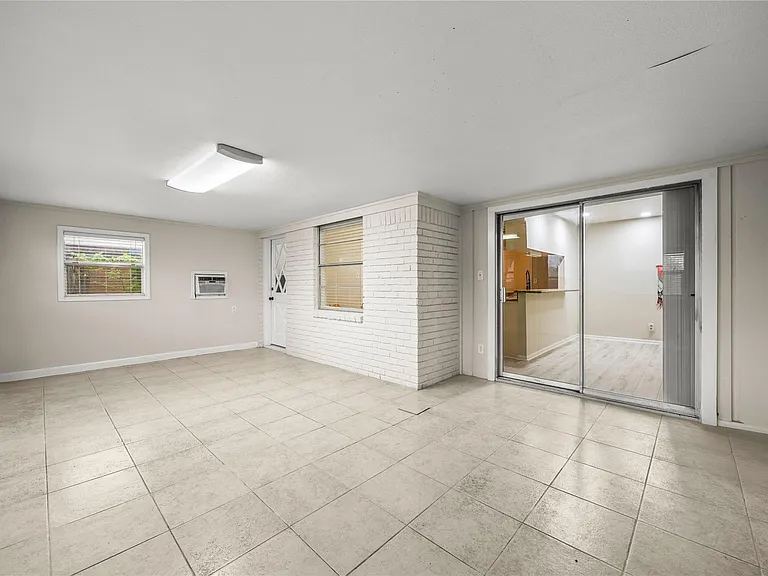 1607 Buescher Dr — Photo 21