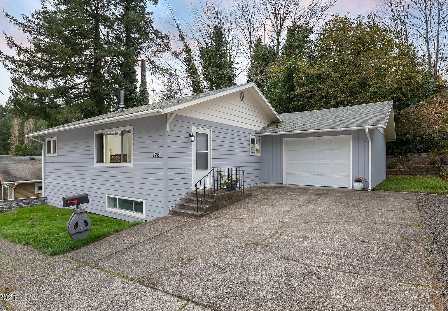 126 NE 10th St, Toledo, OR 97391 | Zillow