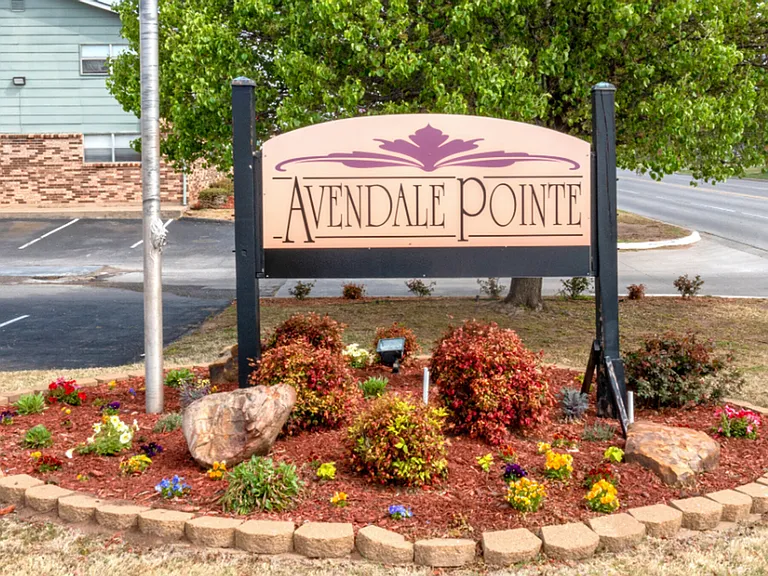 Avendale Pointe Apartments — Photo 1