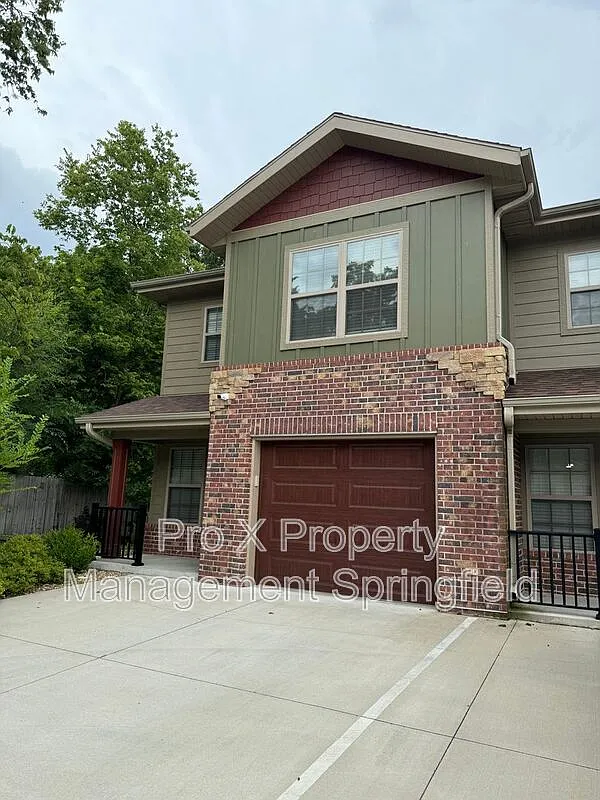 3 bed, 2.5 bath, 1460 sqft, $1,525 — Photo 2