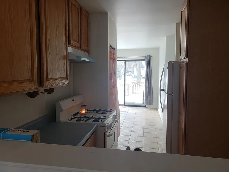 1402 Leslie Ave — Photo 2