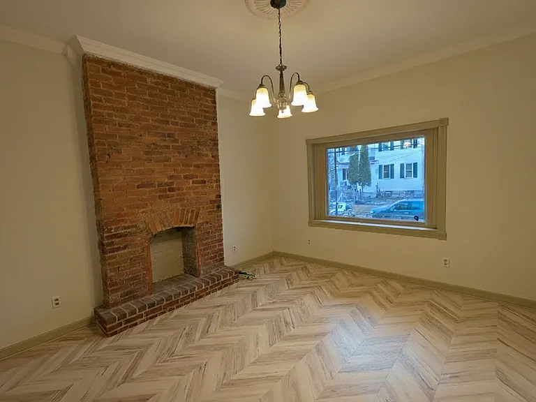 347 Spahr St — Photo 4