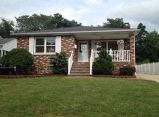 8 Karcher St, Sayreville, NJ 08872