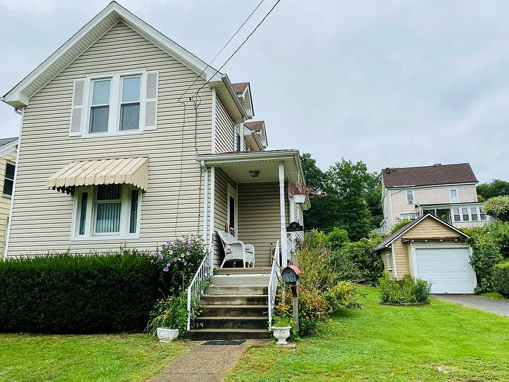 51 Chambers Ave photo 1