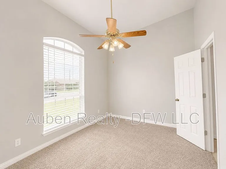 434 Chestnut Ln — Photo 11