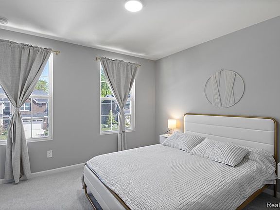 5th image of 39985 Premier Dr
