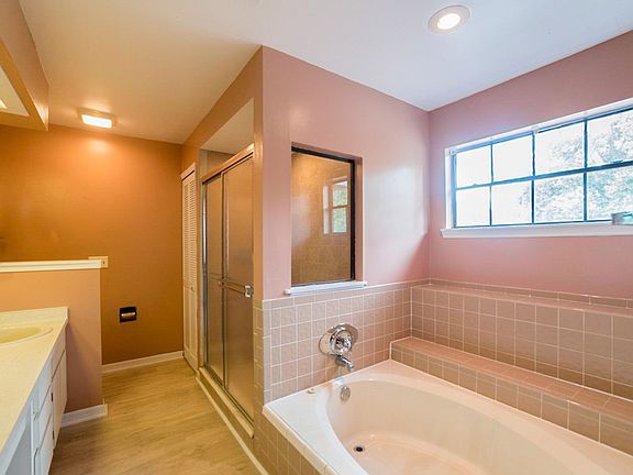 4th image of 3343 Chatsworth Ln