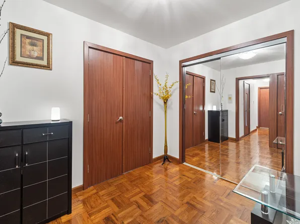 1625 Emmons Avenue image 5 of 21