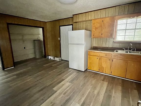 2nd image of 2968 Oak St