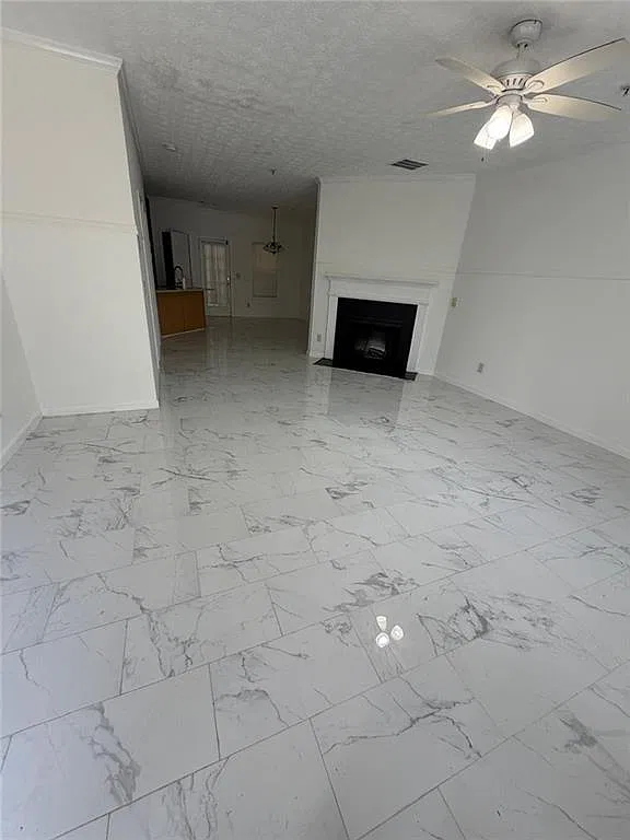 3 bed, 2.5 bath, 1592 sqft, $2,300 — Photo 3