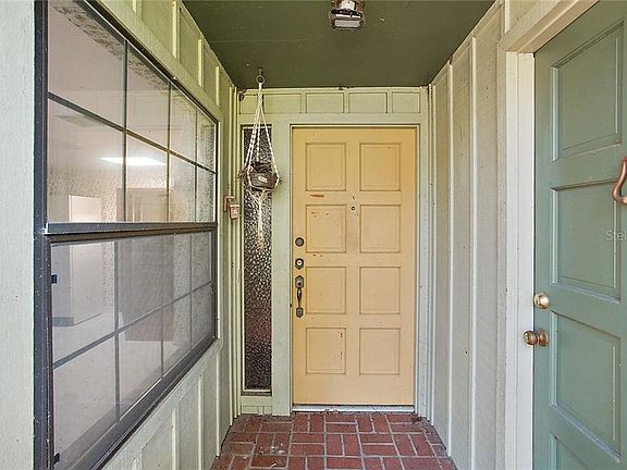 3rd image of 802 N Shore Dr