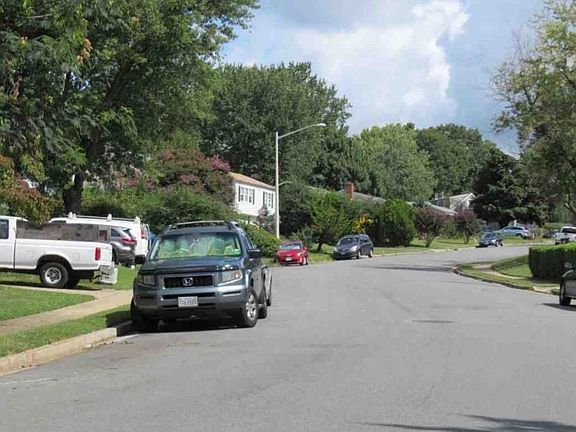 Exterior Neighborhood (street photo)