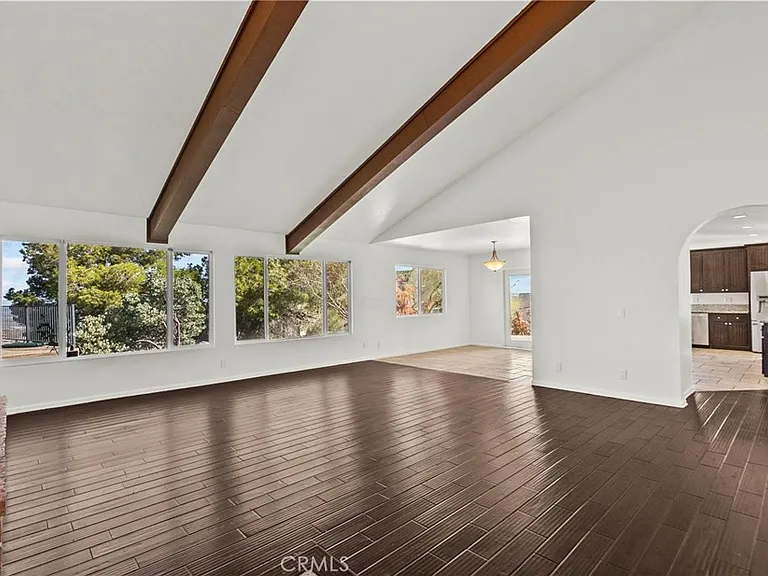 1138 Lakeview Dr — Photo 12