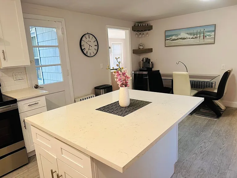 37 Weed St — Photo 15