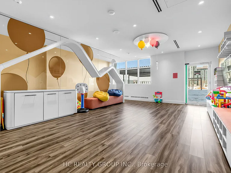 50 Upper Mall Way #1802 — Photo 24