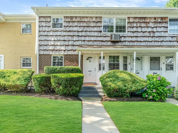 3610 Wilshire Lane #3610, Oakdale, NY 11769