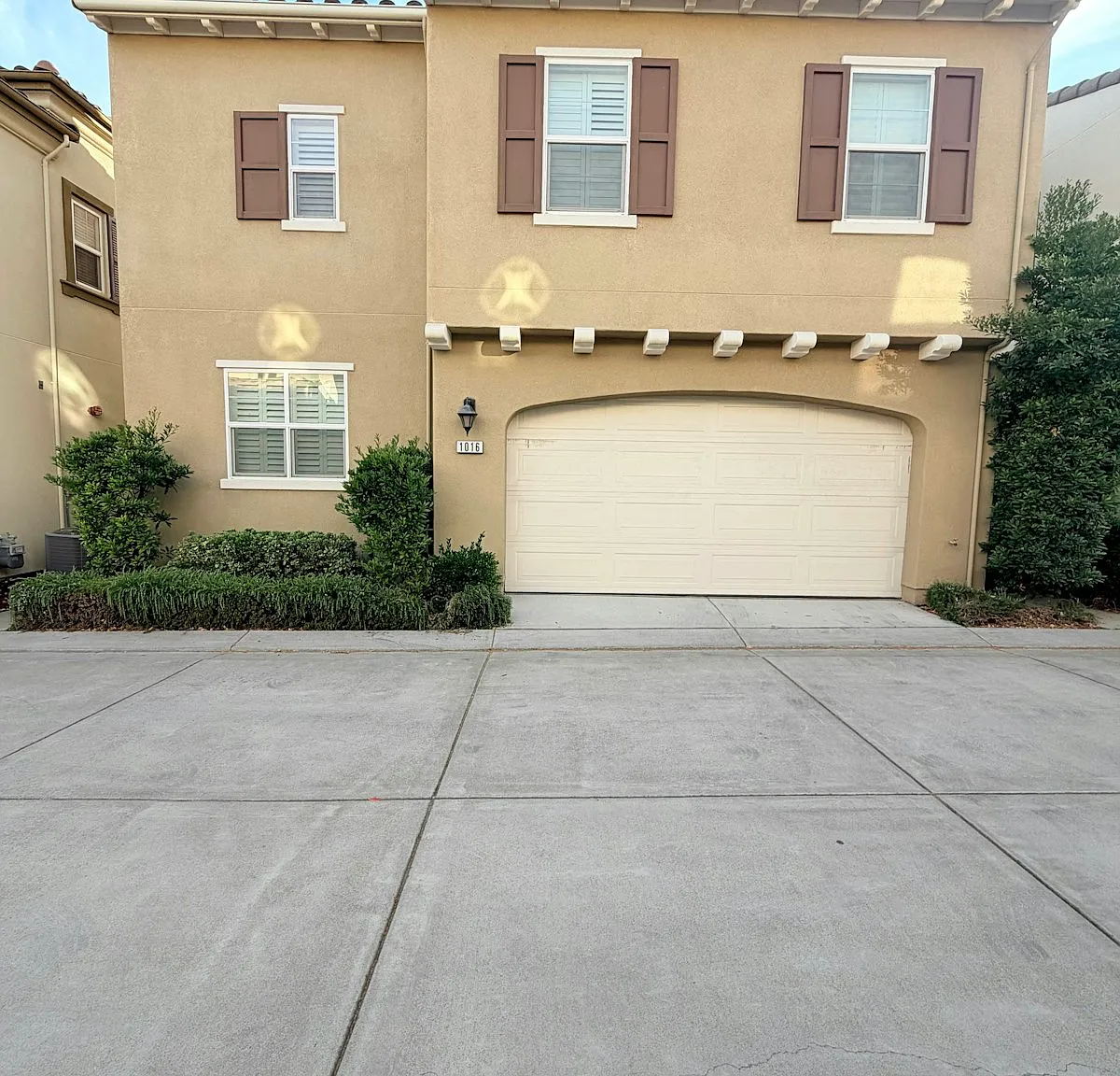 1016 Applewood Drive — Photo 1