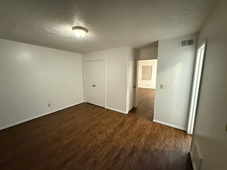 Peartree Apartments — Photo 4