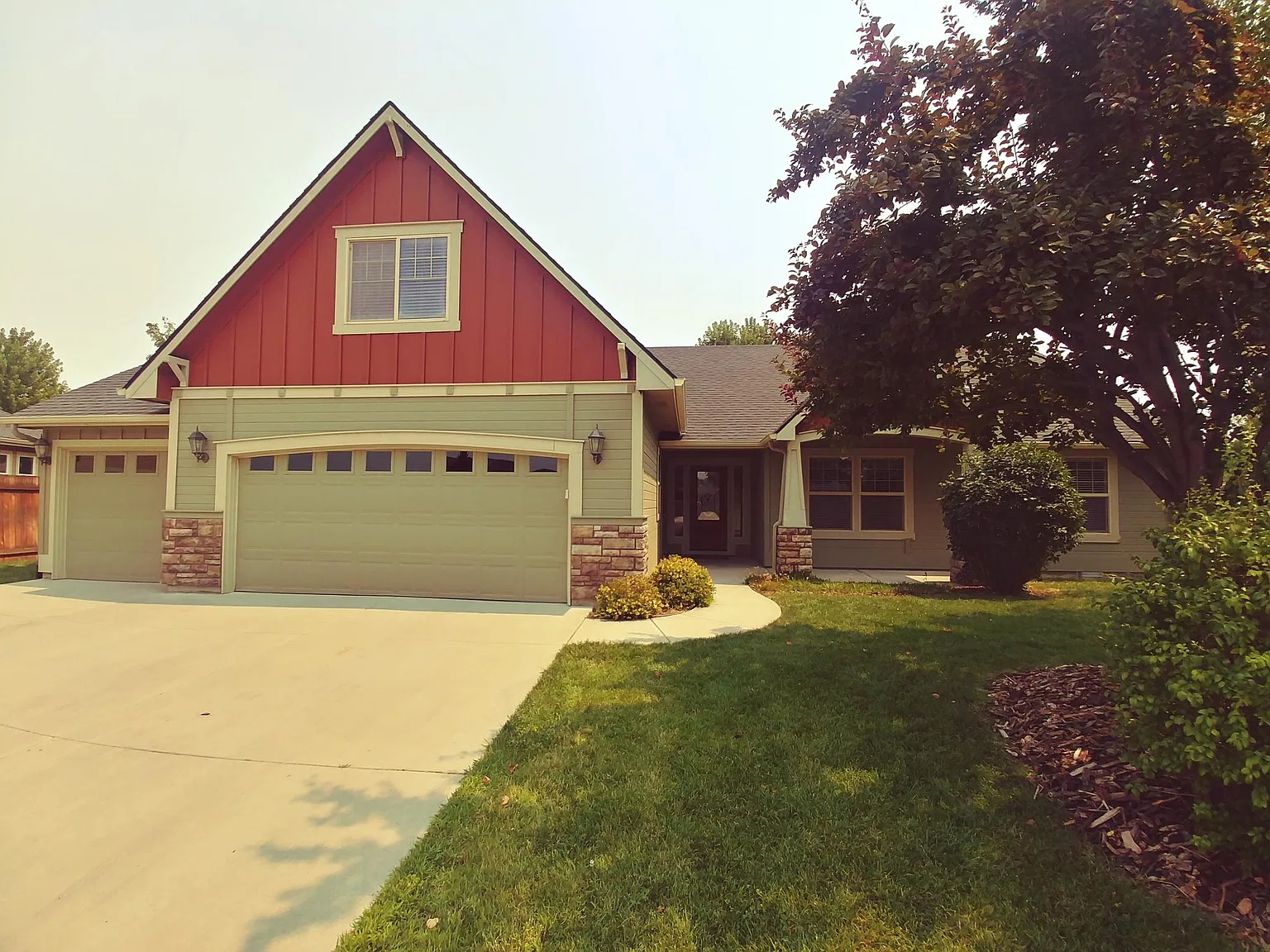 4 bed, 2200 sqft, $2,400 — Photo 1