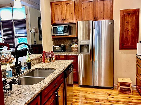 5th image of 381 Laurel Ridge Dr