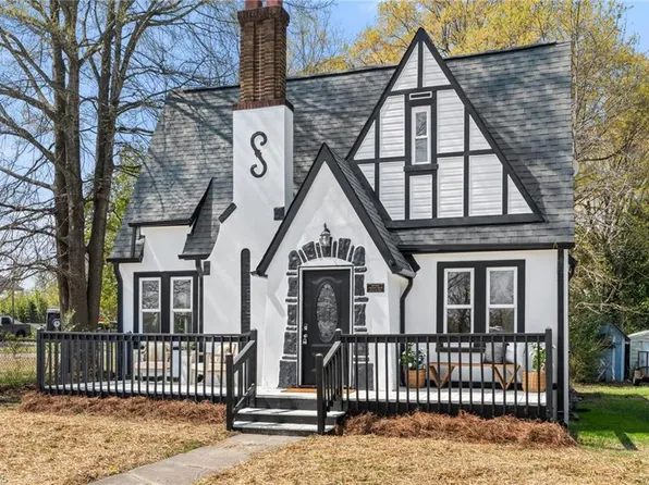 4 Elliott Dr, Thomasville, NC 27360