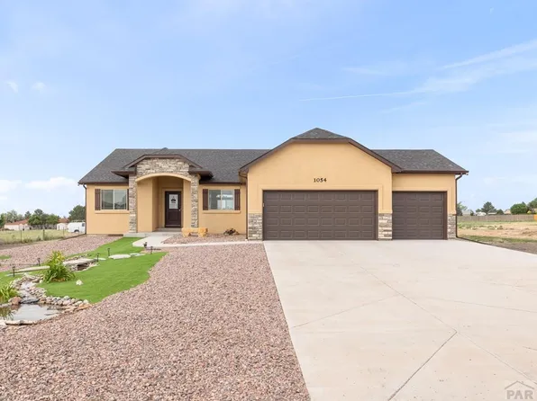 1054 W Meadowmoor Dr, Pueblo West, CO 81007